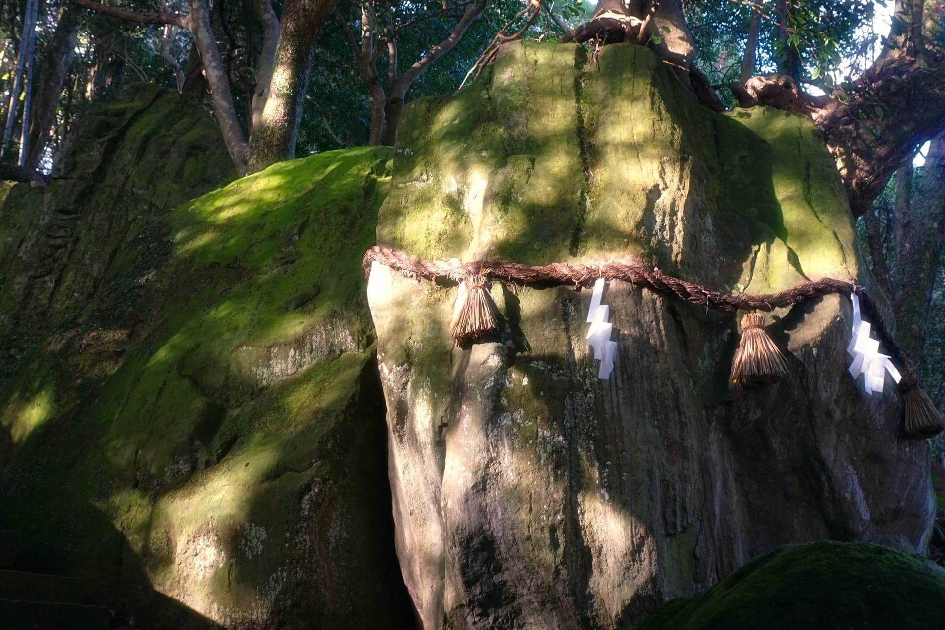 神谷太刀宮神社　磐座