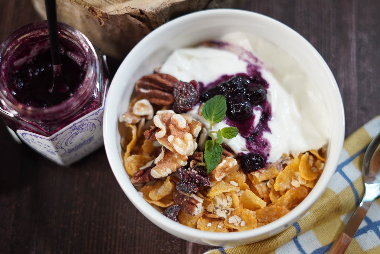 ブルーベリージャム 甘さ控えめ ヨーグルトのイメージ 空詩土